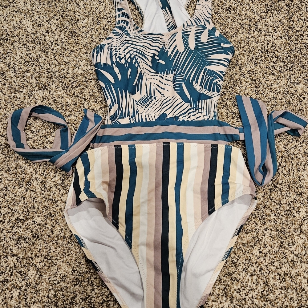 Cupshe Tropical Print One-Piece Swimsuit, Small